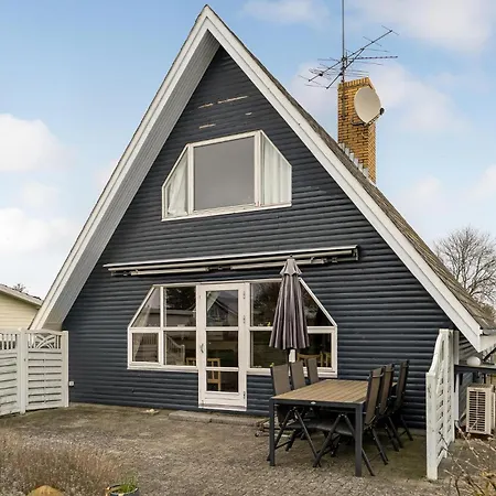 Three-bedroom In Дом отдыха *