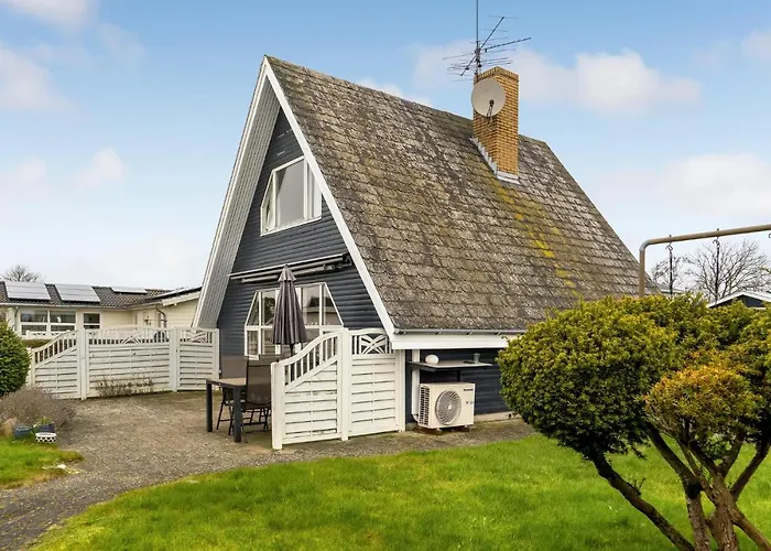 Σπίτι διακοπών Three-bedroom In *